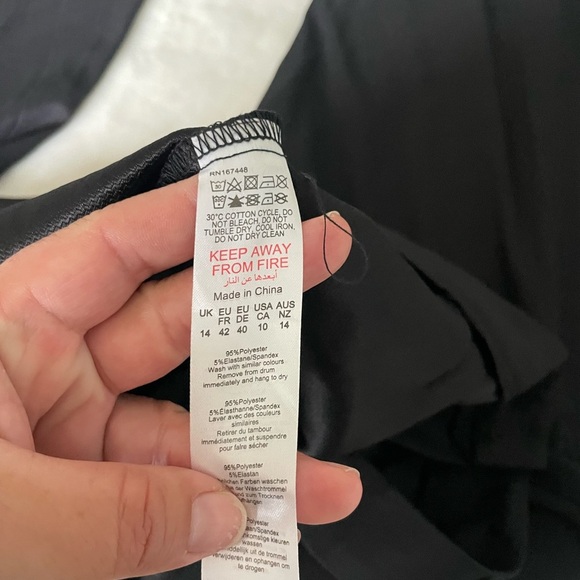 PrettyLittleThing Black Wide-Leg Pants - Picture 4 of 5